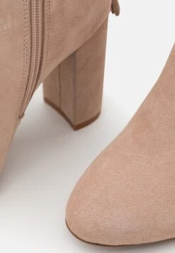 Leather - Laarzen Met Hoge Hak - Beige 13 Leather - Laarzen Met Hoge Hak - Beige -Moda Verkoop 46cb7ba4b24644c79690a3cae899d54e