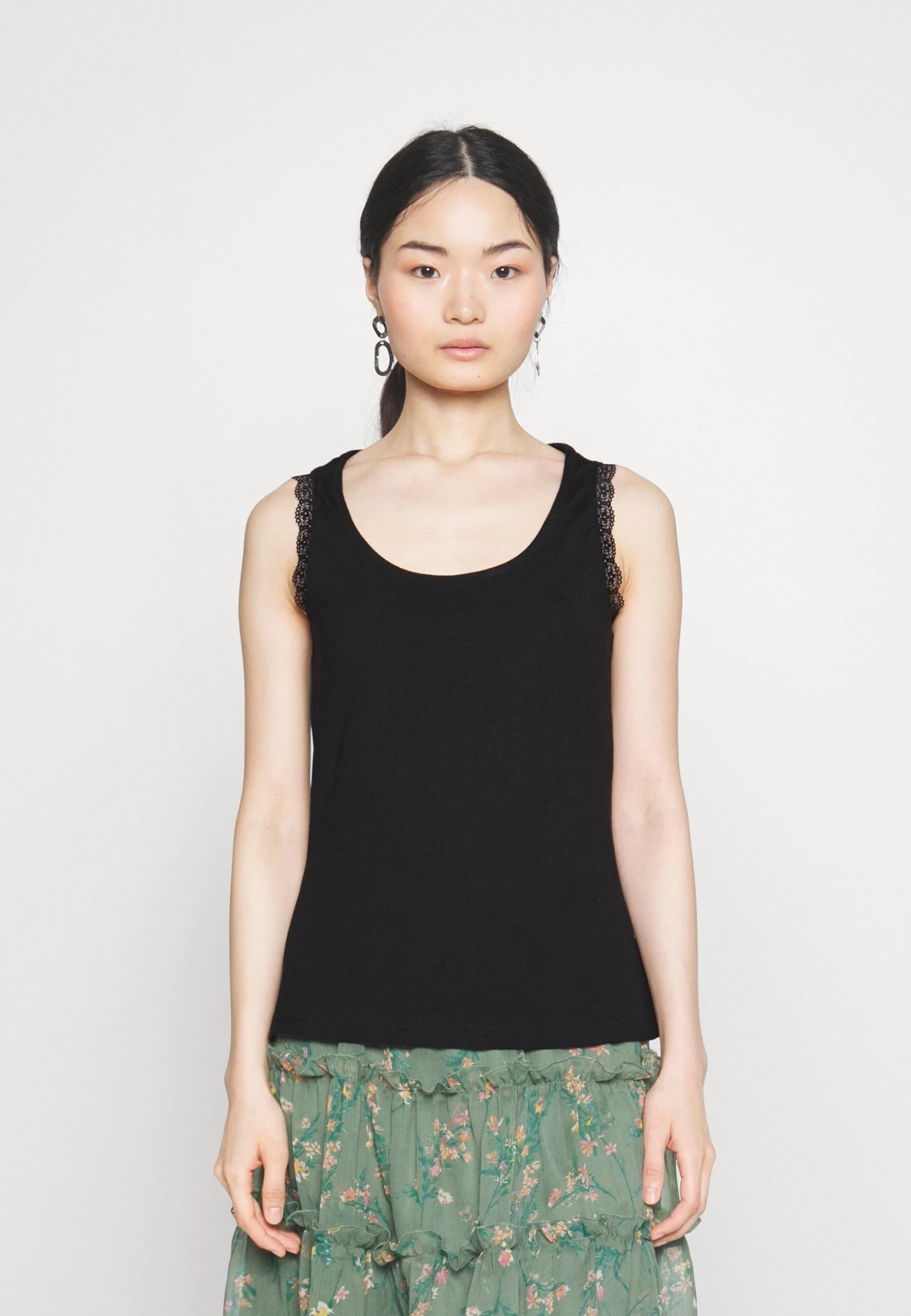 Top - Black 3 Top - Black