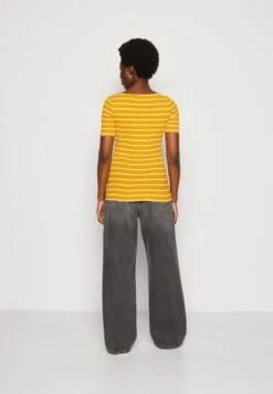 Anna Field T-Shirt Print - Dark Yellow/White 11 Anna Field T-Shirt Print - Dark Yellow/White -Moda Verkoop 6266442cd1aa4081b5fa7a1857bda977