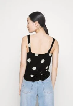 Top - Black/White 10 Top - Black/White -Moda Verkoop 987084309d4f493497c45ee94702e1b1