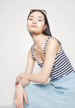 Top - White/Blue -Moda Verkoop b481cd16646647f2a1ba2cf6884a5bfd